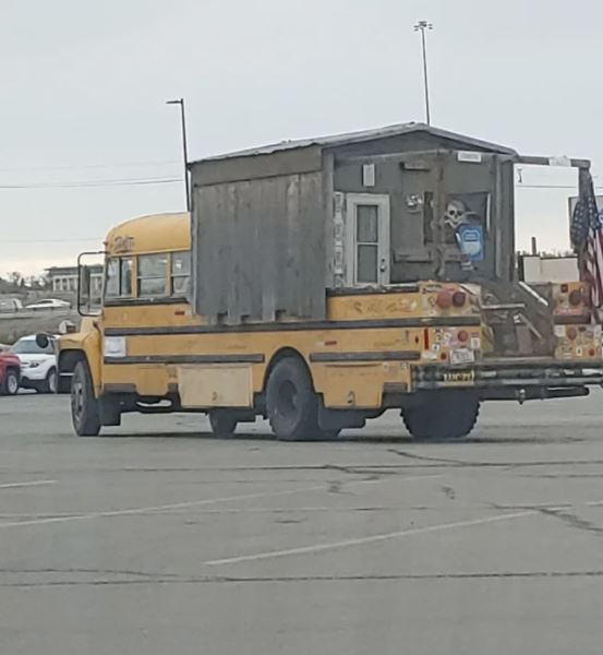 Странные и неожиданные автомобили, замеченные на парковках Walmart (21 фото)